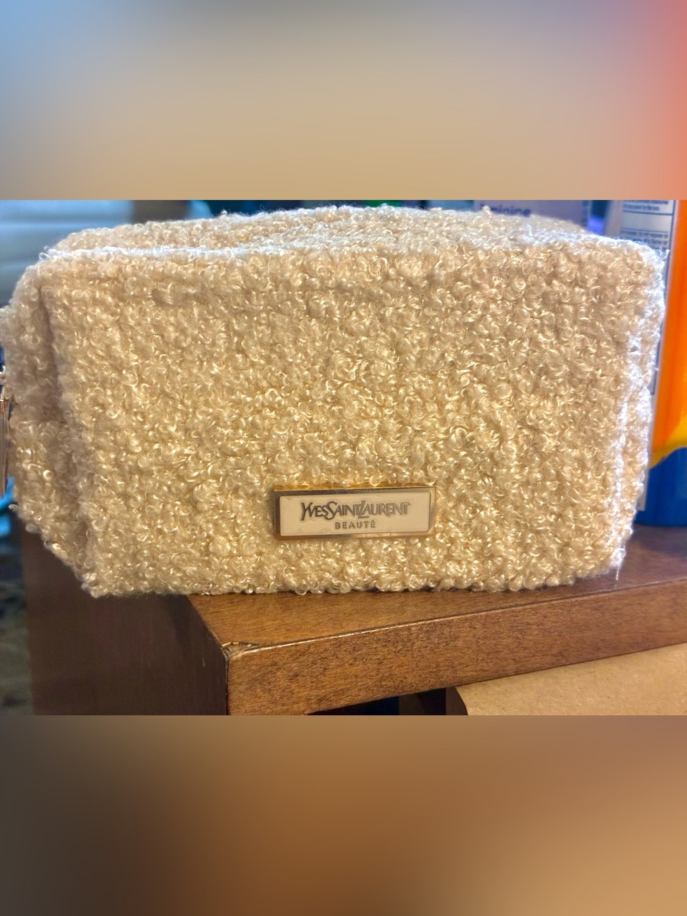 Yves Saint Laurent Cream Bouclé Small Trousseau Case with Stunning Gold Logo - Picture 6 of 13